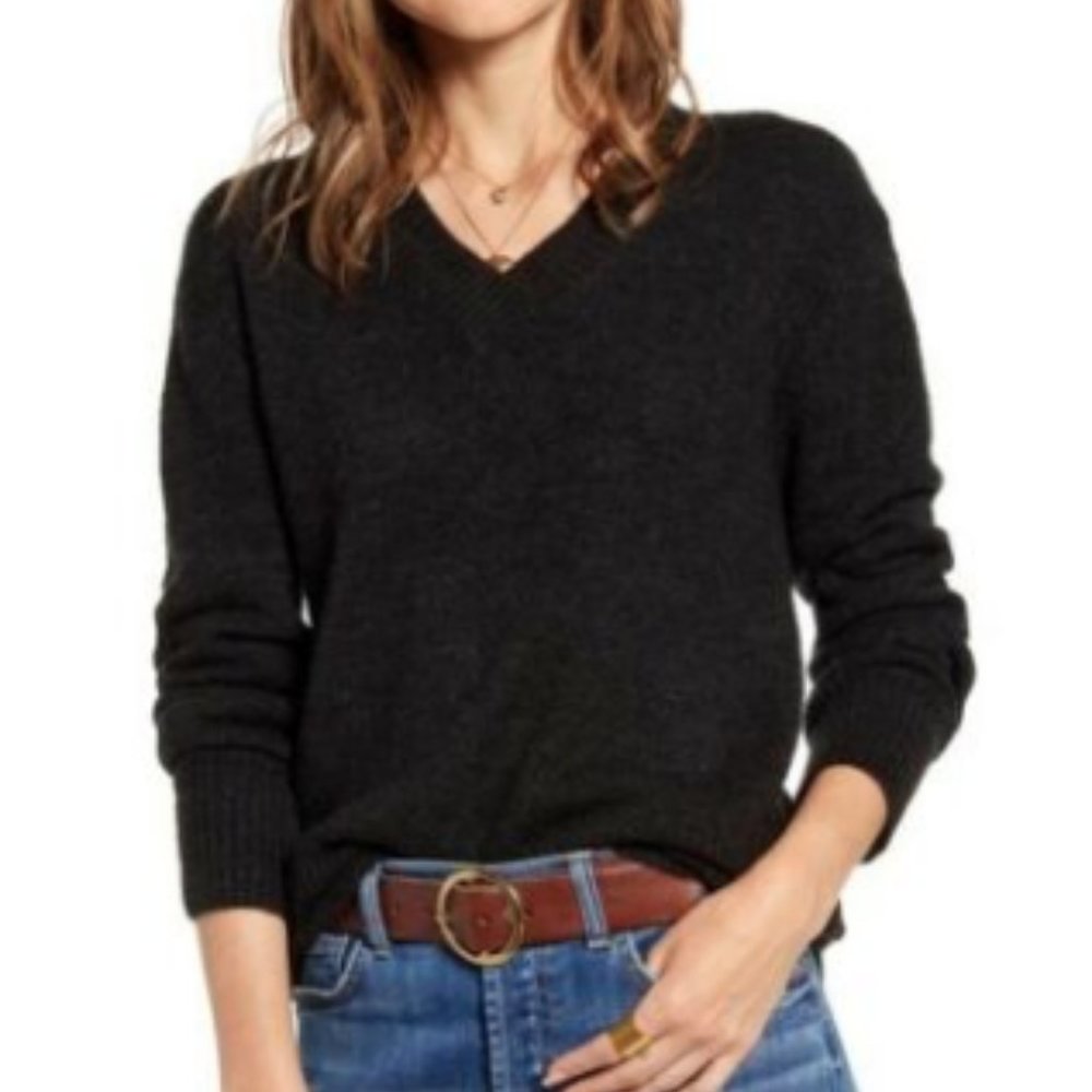 Treasure & Bond Cozy V-Neck Sweater
